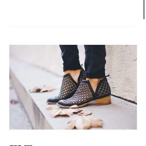 Jeffrey Campbell Taggart ankle booties